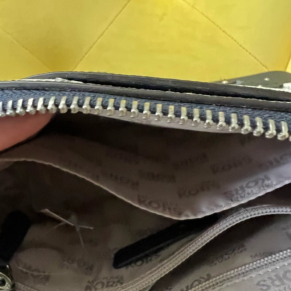 Michael kors Emmy cross body bag with matching wallet - Picture 8 of 11